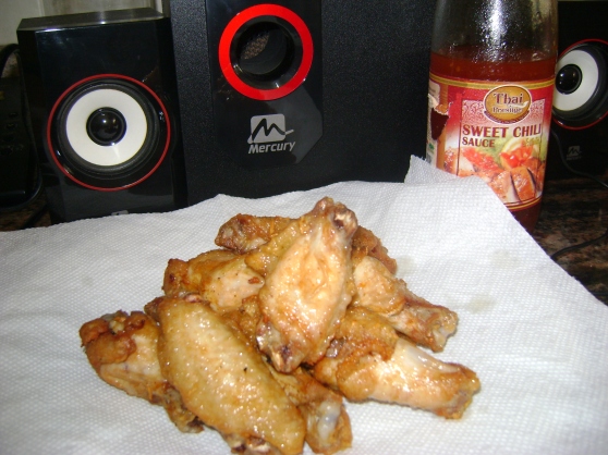 Crisp fried chicken wings